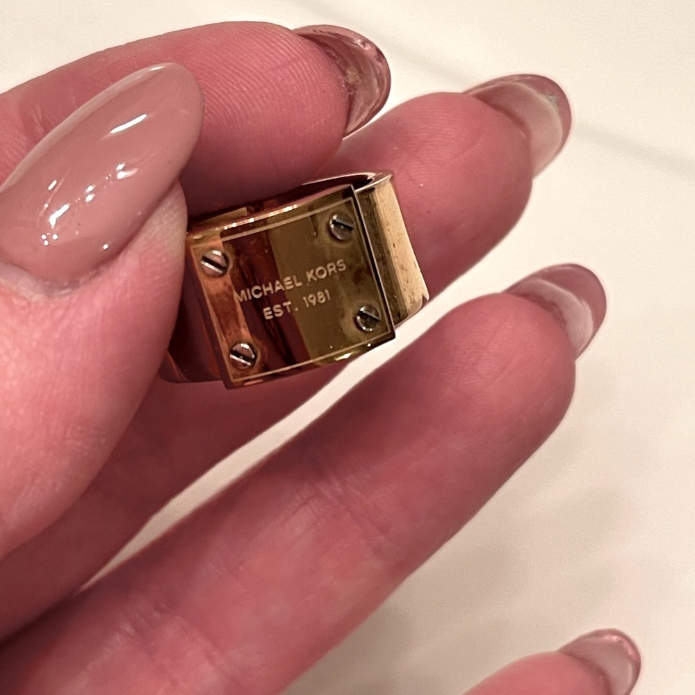 Micheal Kors rose gold ring size 8
